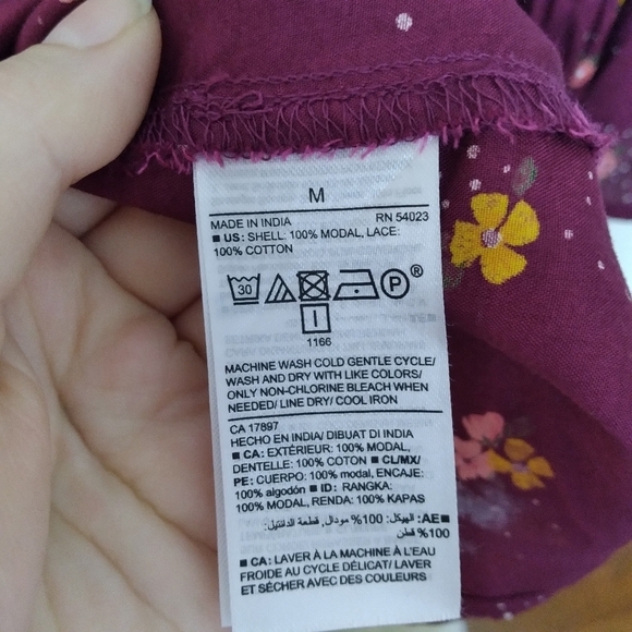 Old Navy Burgundy Floral Lightweight Ruffle Trim Swing Top Size Medium - Picture 9 of 9